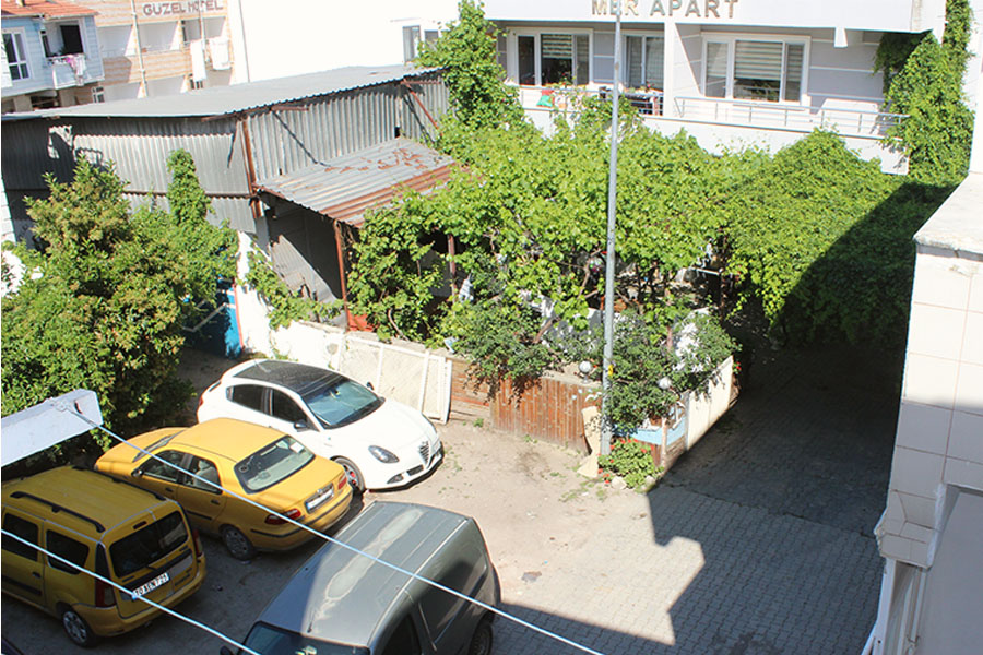 Dicle Apart