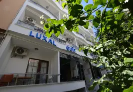 Lüxal Suit